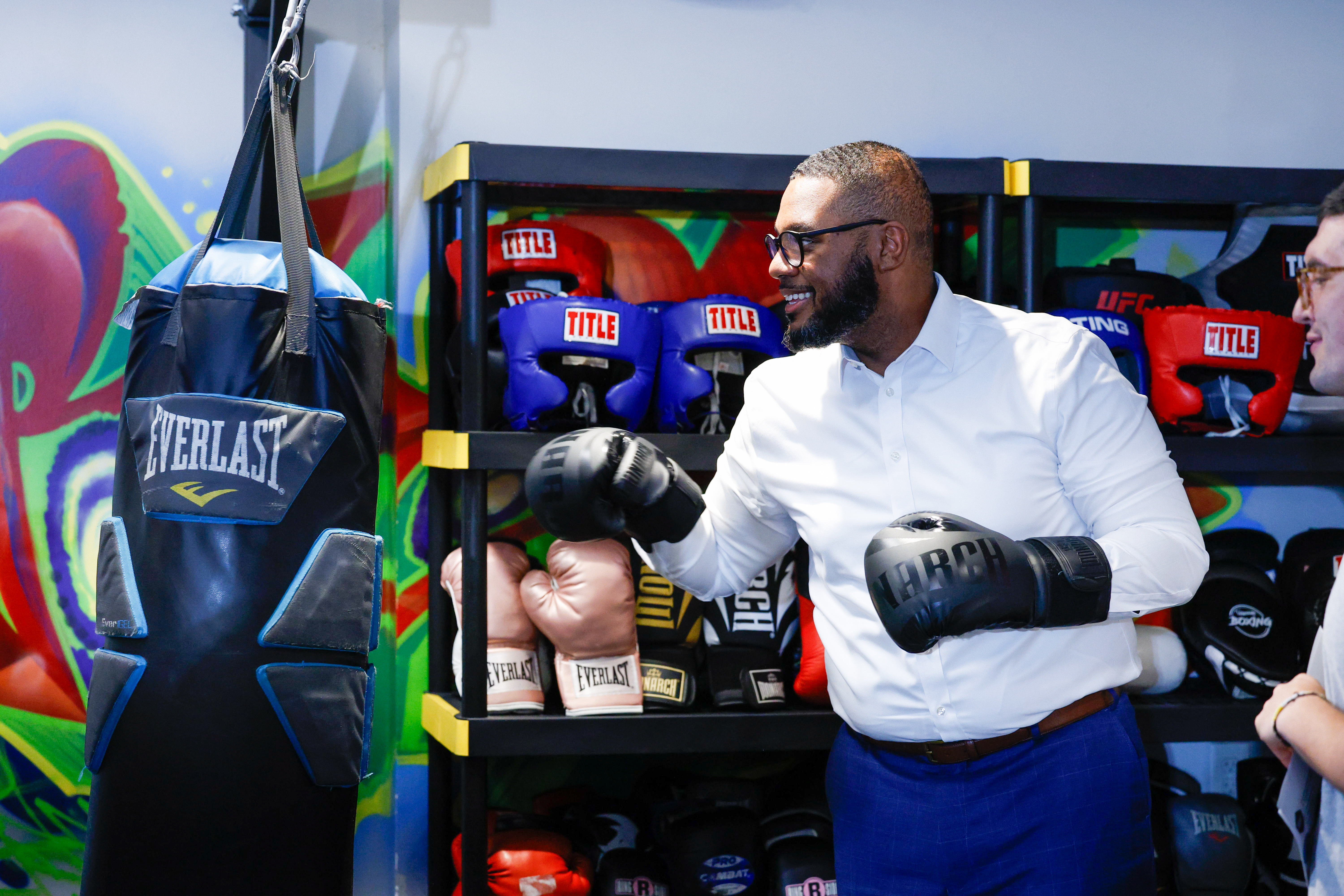 Lt. Gov. Austin Davis Visits Lancaster’s Bench Mark Program to ...